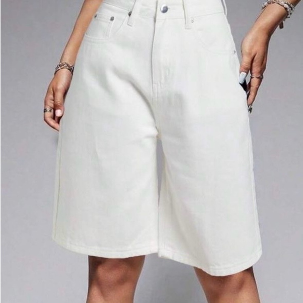 White High-Waist Bermuda Shorts